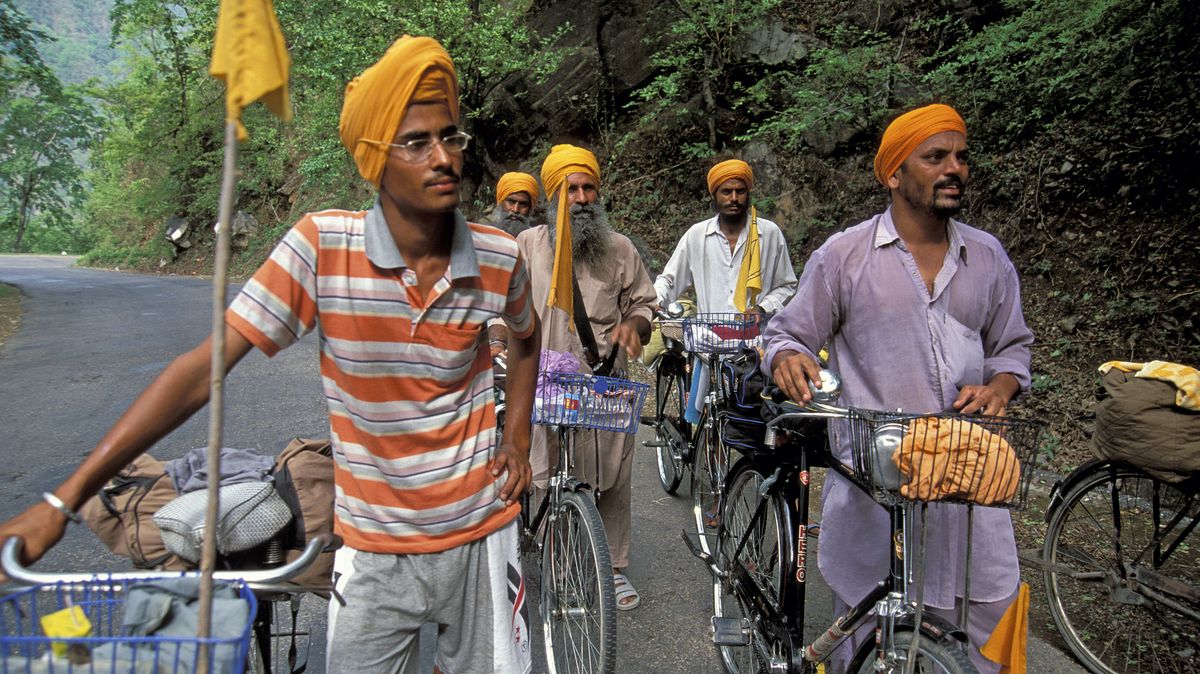Turbany mohou ochránit hlavu lépe než cyklistické helmy, zjistili britští vědci